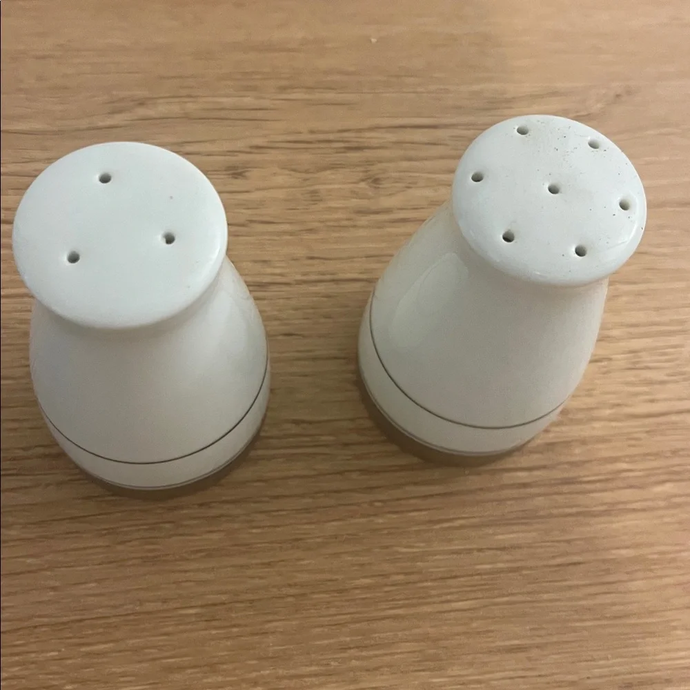 Crestwood Platinum Salt & Pepper Set by Noritake 3.25”H2”D